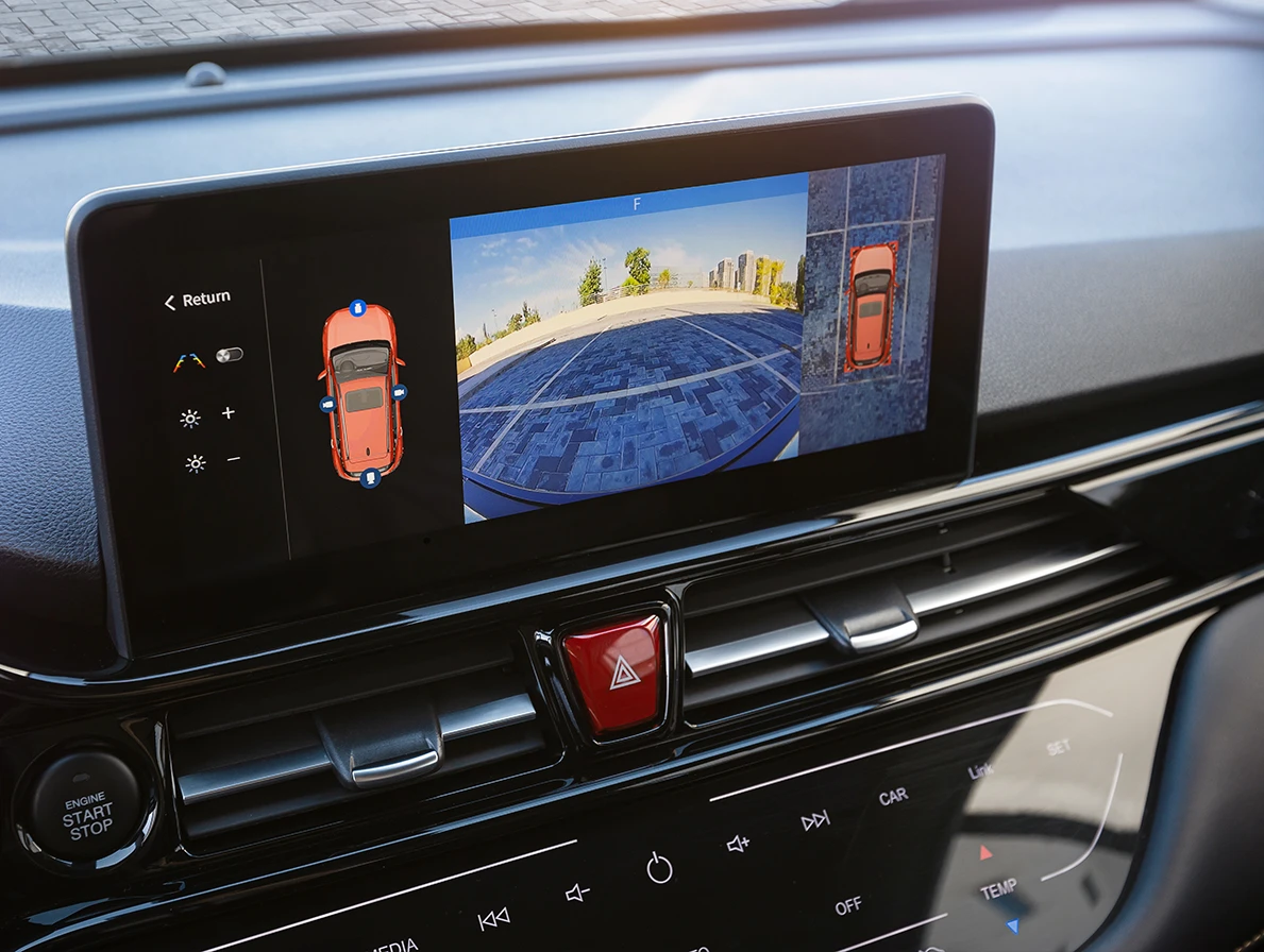 Система кругового обзора 360° и курсовой устойчивости Bosch